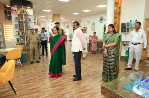 मुख्य सचिव आनन्द बर्द्धन ने विद्यालय, आंगनबाड़ी केन्द्र, पुस्तकालय एवं खेल सुविधाओं का किया निरीक्षण