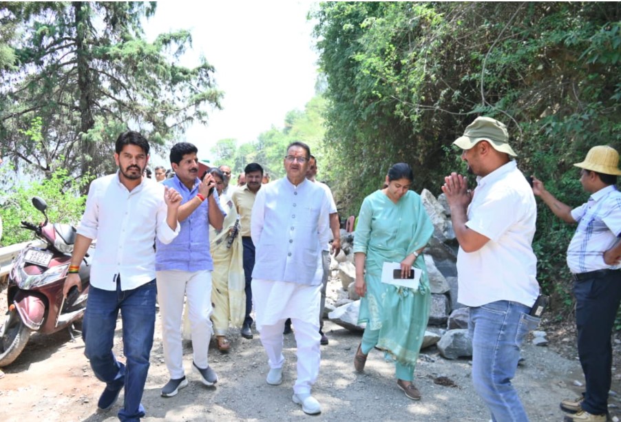 मंत्री गणेश जोशी ने टिहरी में चारधाम यात्रा मार्ग का किया निरीक्षण, दिए गुणवत्तापूर्ण कार्य के निर्देश