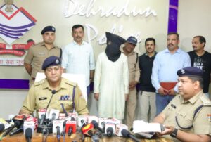 अनिष्ट होने का भय दिखाकर पूजा पाठ के नाम पर आभूषण ठगने वाला ठग बाबा आया दून पुलिस की गिरफ्त में